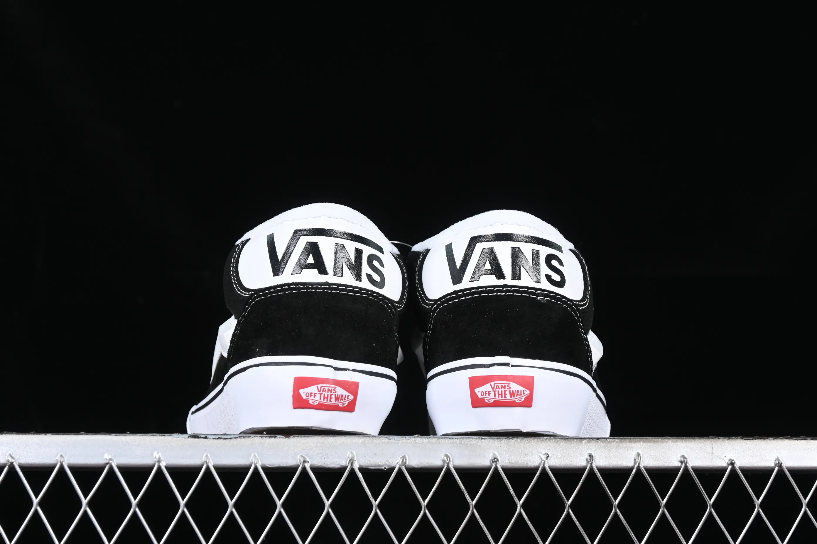 All categories Vans Vans series Vans Mid Vans Zhongbang Vans Knu Skool Vans official fat version of mid-top bread shoes VN000CQ96BTR